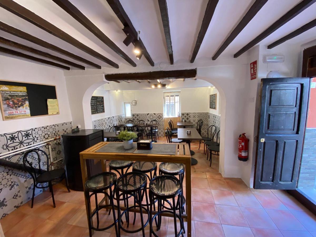 El Albergue Cirat Ngoại thất bức ảnh